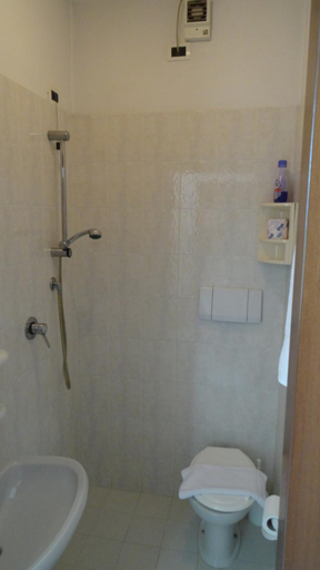 Bathroom 2, Hotel La Pergola, Brescia