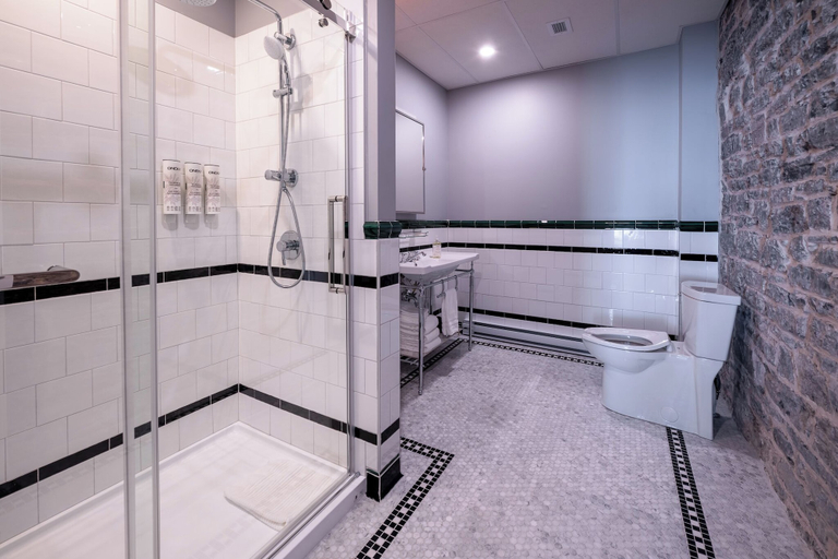Bathroom 4, Hotel Acadia, Communauté-Urbaine-de-Québec