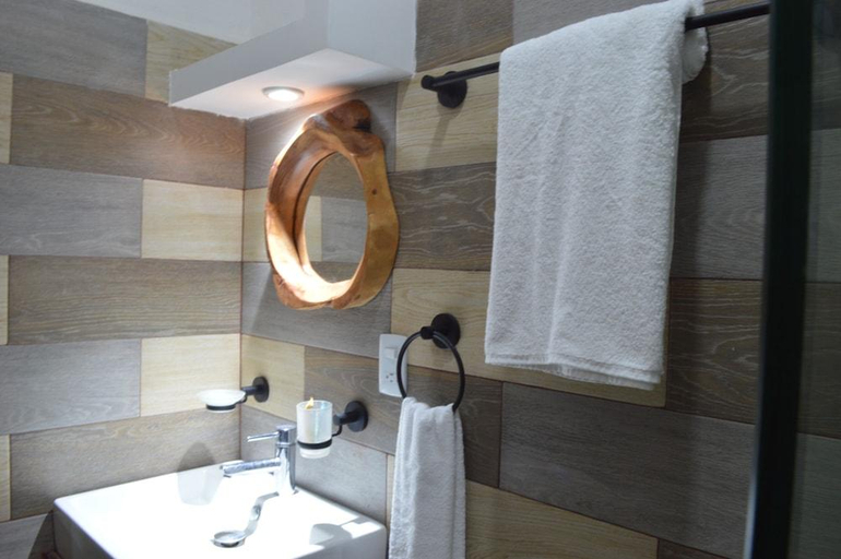 Bathroom 4, Hotel Axolotl, Dist. Pochutla