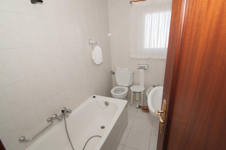 Bathroom 4, Hotel Costa de Ajo, Cantabria