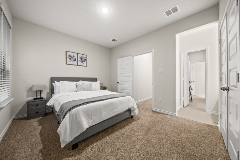 Others 4, Luxurious 4 Bed Duplex Getaway in Denton TX!, Denton
