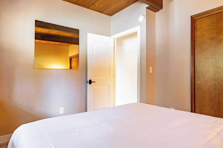Bedroom 2, Mystic Ridge by Avantstay Game Room + Views, San Bernardino
