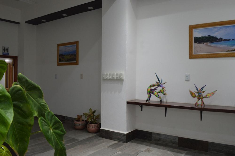 Others 5, Hotel Axolotl, Dist. Pochutla