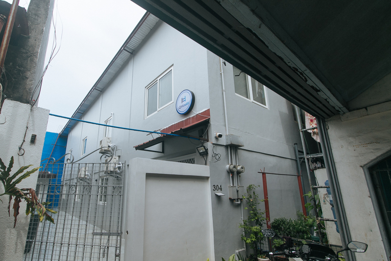 Exterior & Views 4, RedDoorz @ Qhouzz near PUP, Manila City