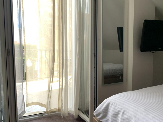 Bedroom 3, Hotel Slavija, Split