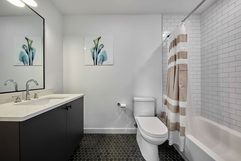 Room 4, Stylish 2 BR w Roof Deck Access - Mins to NYC, Hudson