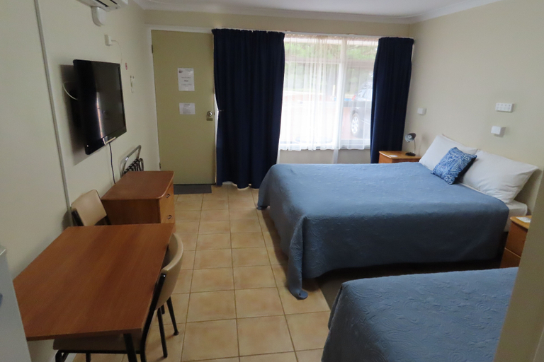 Bedroom 3, Emu Point Motel & Apartments, Albany
