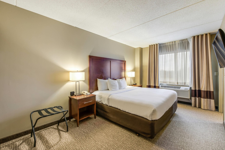 Bedroom 3, Comfort Suites Chicago O'Hare Airport, Cook