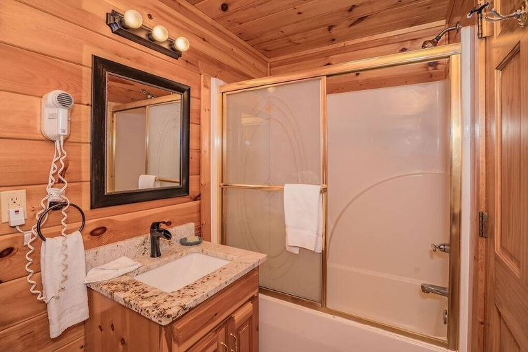 Bathroom 4, A Mountain Dream, Sevier
