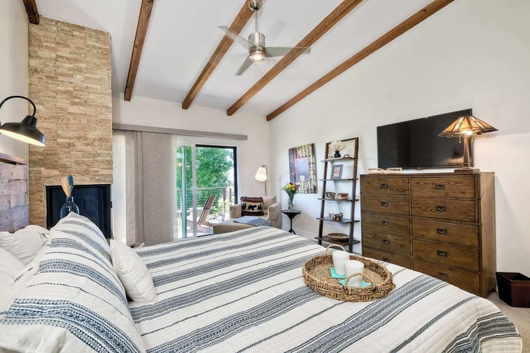 Bedroom 3, Fresh & Modern 3BR - Just Blocks From Beach, San Diego