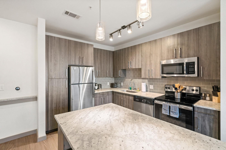 Room 3, Arlington Stylish 2BD 2BA Apartment, Arlington