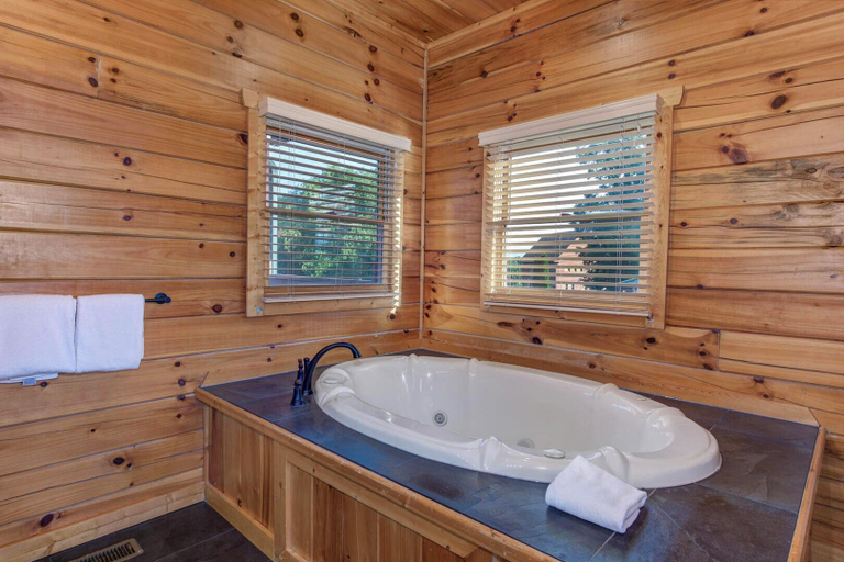 Bathroom 4, As Good As It Gets, Sevier