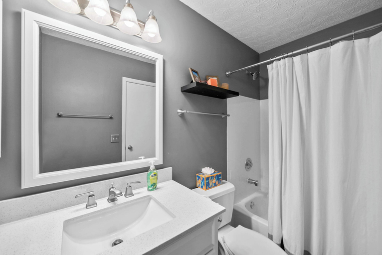 Bathroom 4, The Suburban Nest - For 6!, Franklin