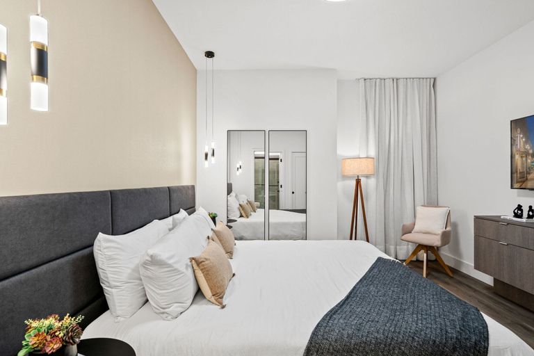 Room 4, Family Fun Relaxation in a Themed Luxury Home, Osceola