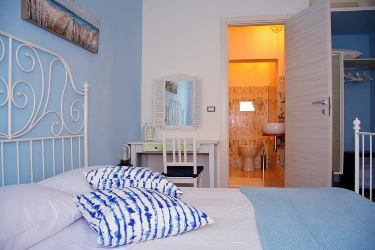Bedroom 3, Lúrooms, Syracuse