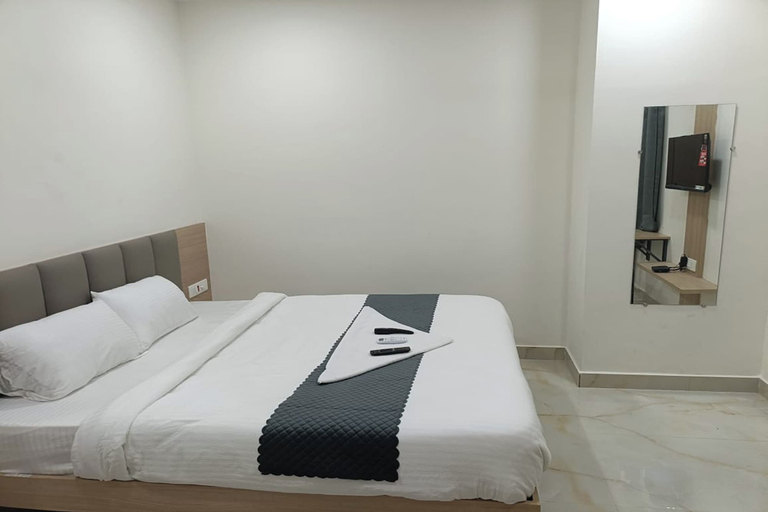 Room 5, Hotel Saffron Groves, Ranga Reddy