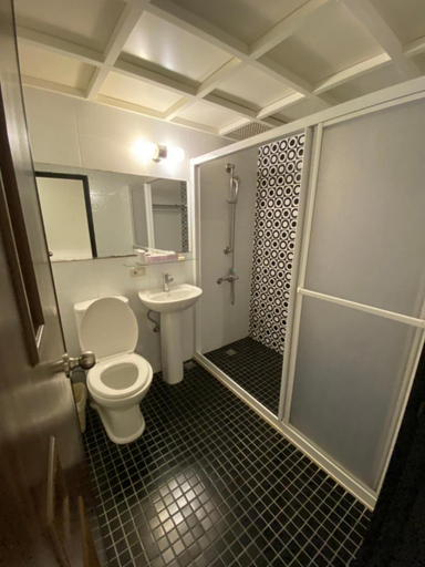 Bathroom 2, Queens Hotel, Taipei City