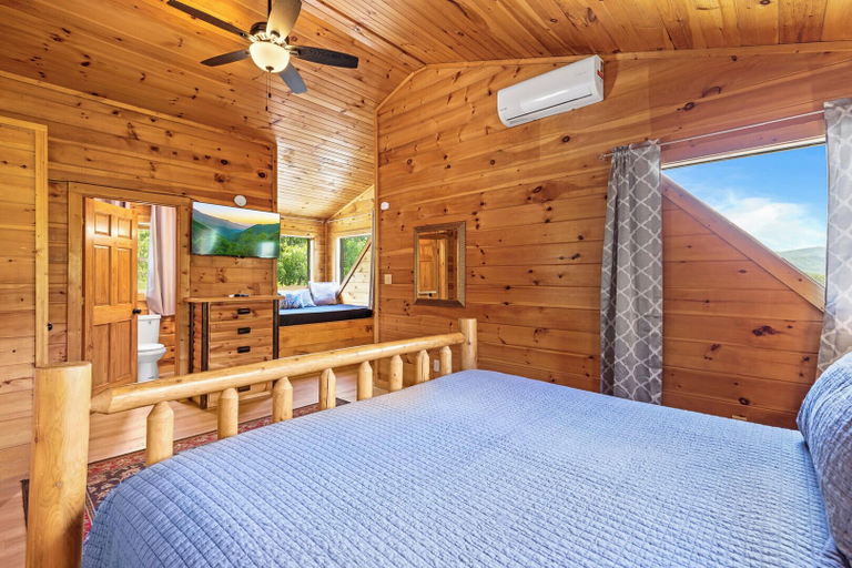 Bedroom 3, High Hopes, Sevier