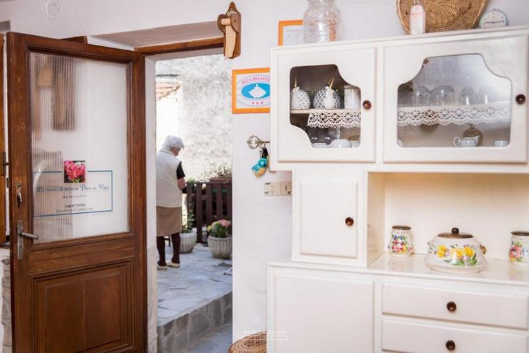 Others 5, Casa di nonna pina a Vigo, Alessandria