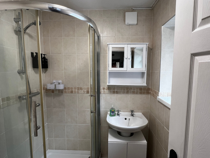 Bathroom, Robin’S Hollow: 2Bd Home Near Wrexham Afc, Wrexham
