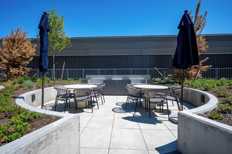 Food & Drinks, AQUA Corner Unit w Amazing View 614, Central Okanagan