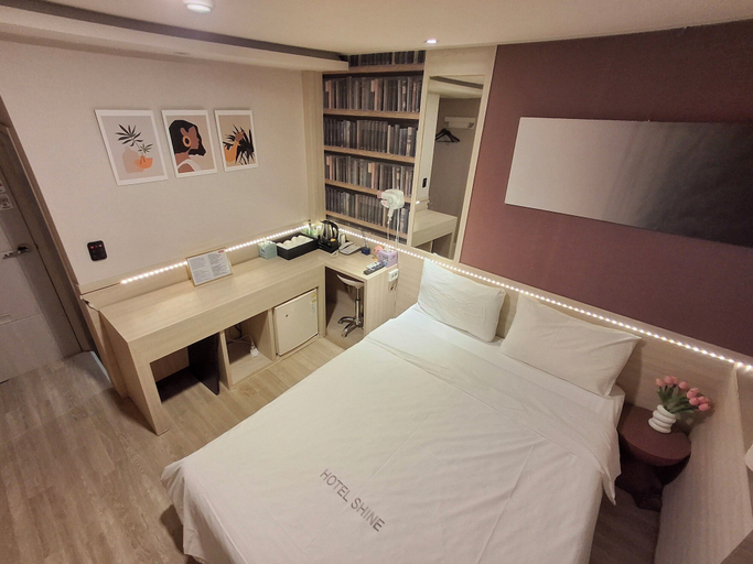 Bedroom 4, Shine Hotel, Gangbuk