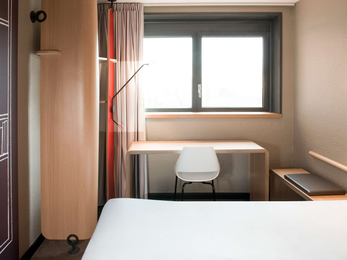 Bedroom 3, ibis Valence South, Drôme