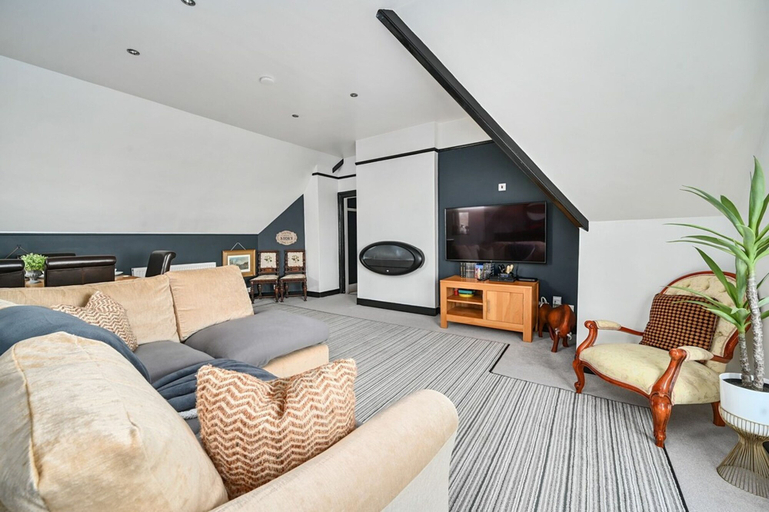 Room 2, Host Stay The Cliff Greenhouse, Brighton and Hove