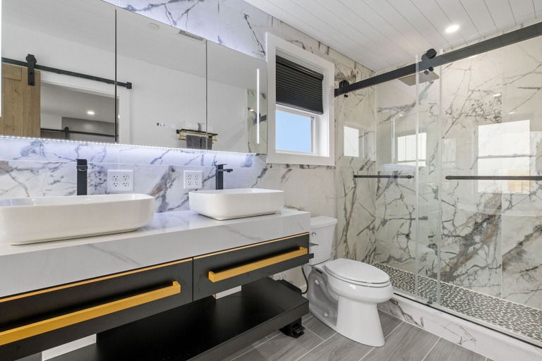 Room 5, New Luxury 4 Bed Condo Perfect for Winter Rental, Rockingham