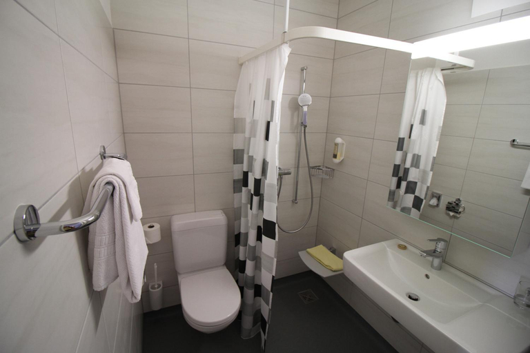 Bathroom 3, Hotel Kurhaus am Sarnersee, Obwalden