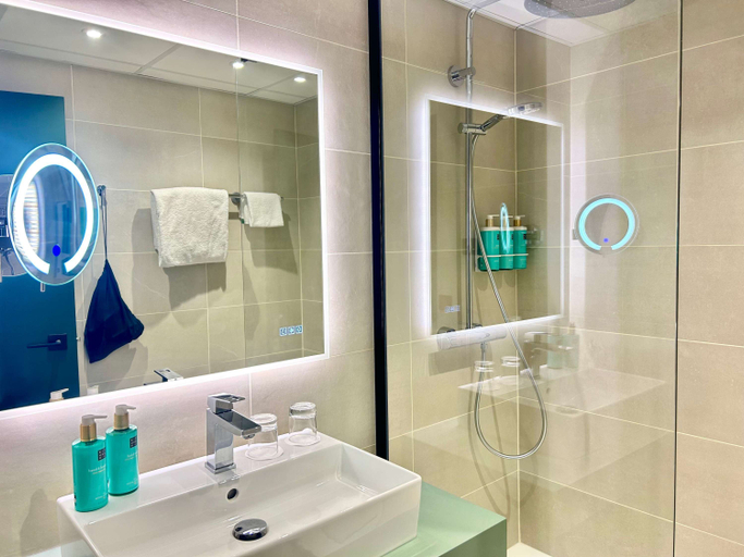 Bathroom 5, Novotel Lens Noyelles, Pas-de-Calais