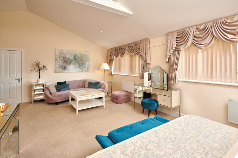 Room 2, Lakehurst Park, Northamptonshire