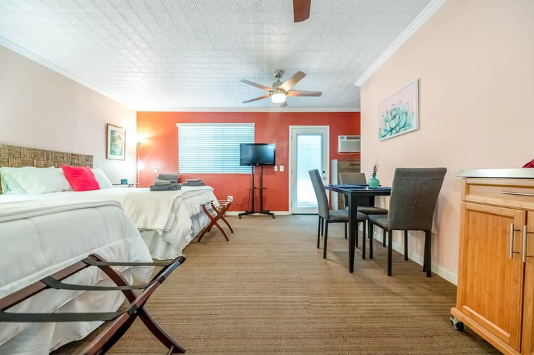 Room 2, Sequoia Parks Coast Wineries Skiing All Day Trips, Tulare