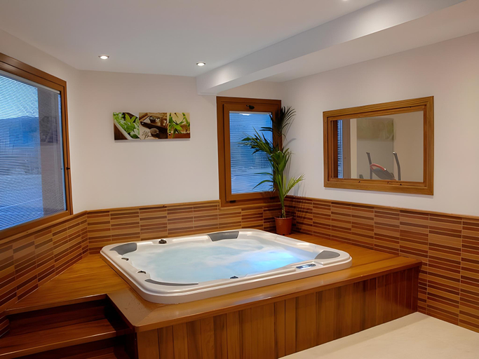 Bathroom 4, Puigcerda Park Hotel, Girona