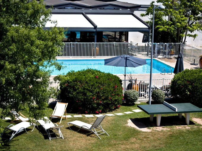 Exterior & Views 2, ibis Styles Avignon Sud, Vaucluse