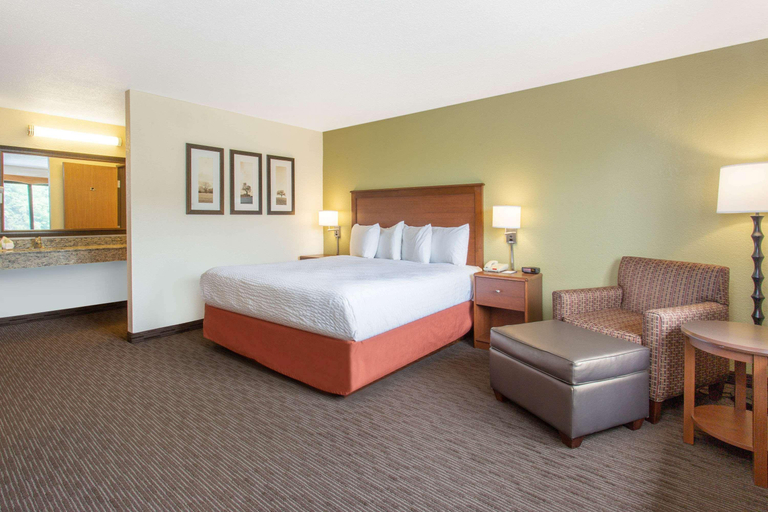 Bedroom 3, AmericInn by Wyndham Calumet, Houghton