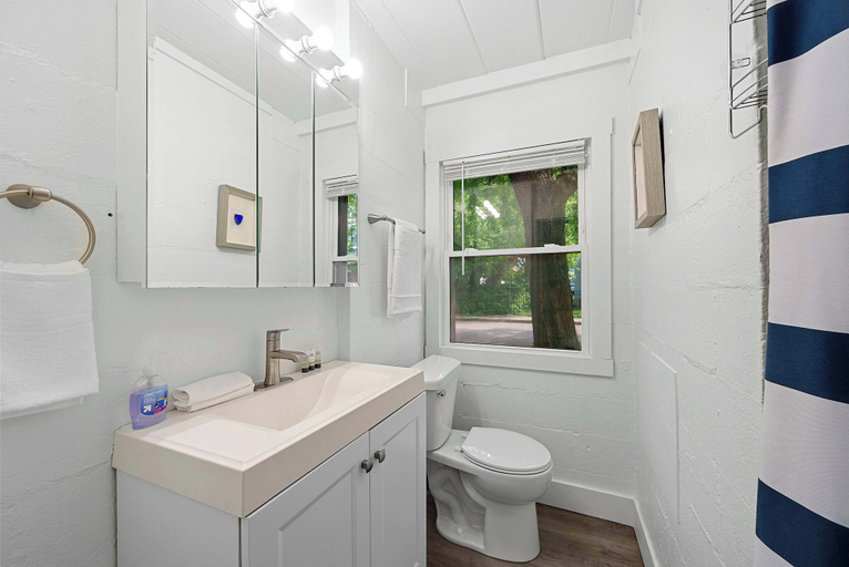 Bathroom 3, Chic City Retreat 93G, Franklin
