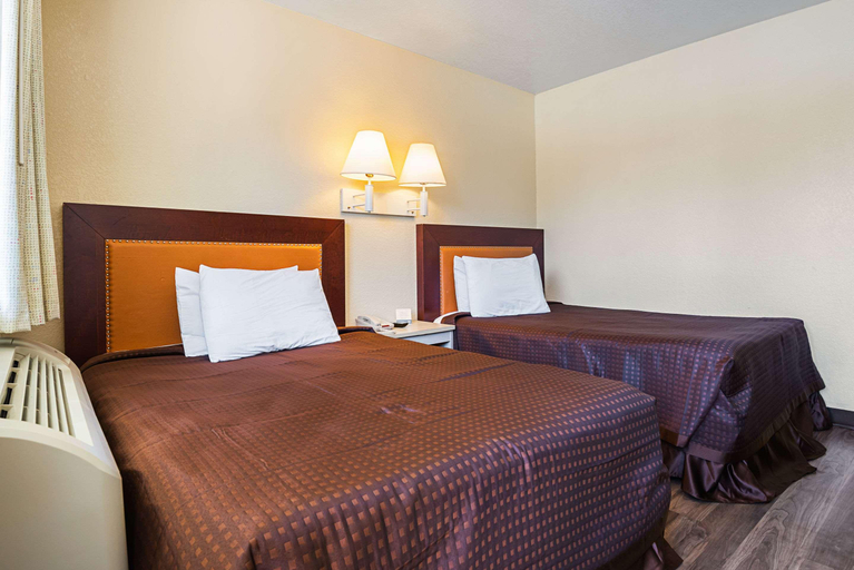 Bedroom 4, Rodeway Inn Kissimmee Maingate West, Osceola