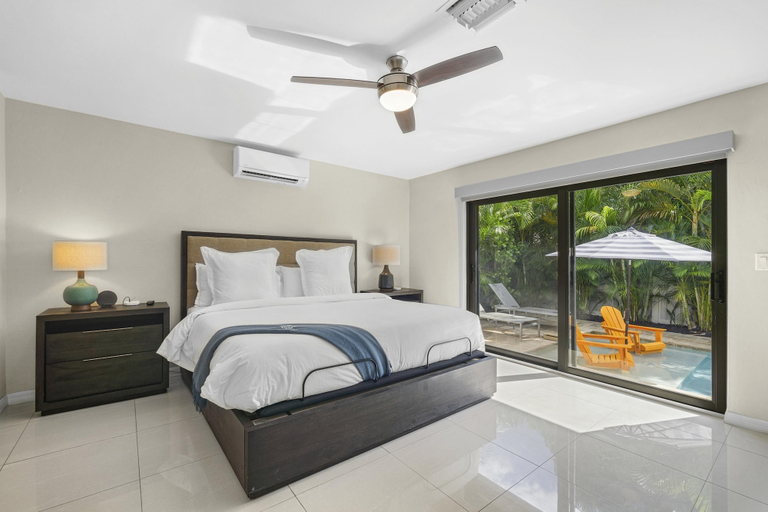 Room 4, Relax in Luxury - 3 Bed 2 Bath Oasis With Pool, Broward