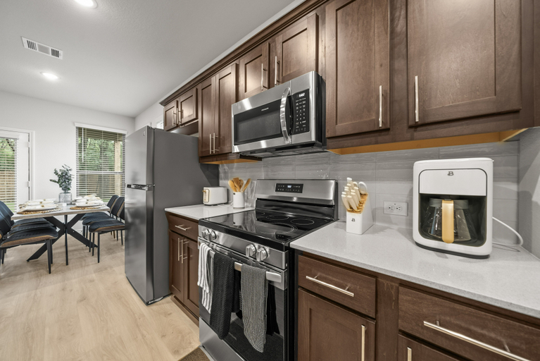 Others 2, Luxurious 4 Bed Duplex Getaway in Denton TX!, Denton