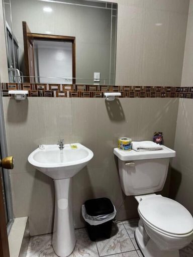 Bathroom, Hostal León Dormido, San Cristóbal