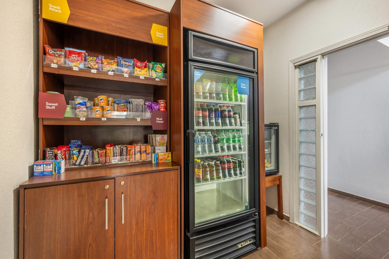 Food & Drinks 5, Comfort Suites Omaha Northwest, Douglas