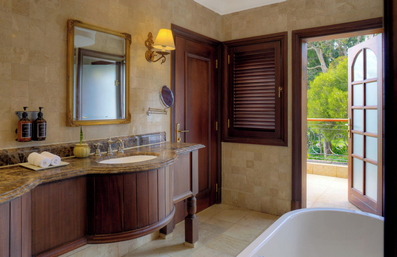 Bathroom 5, Fairmont Mount Kenya Safari, Kieni