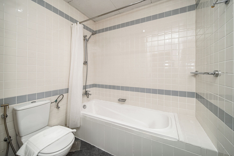 Bathroom 3, PVH - Sunny Studio - Madison Residency, Dubai