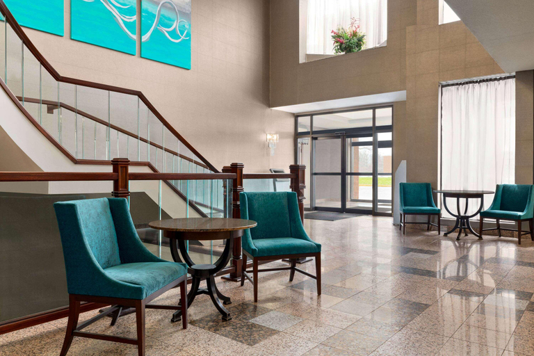 Public Area 2, Ramada Plaza by Wyndham Niagara Falls, Niagara