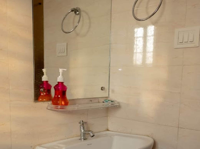 Bathroom 3, Malini Homes - Food & Lodging, Kamrup Metropolitan