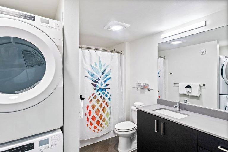 Bathroom 4, Airy and Open Corner Loft - 92 Walkscore, King