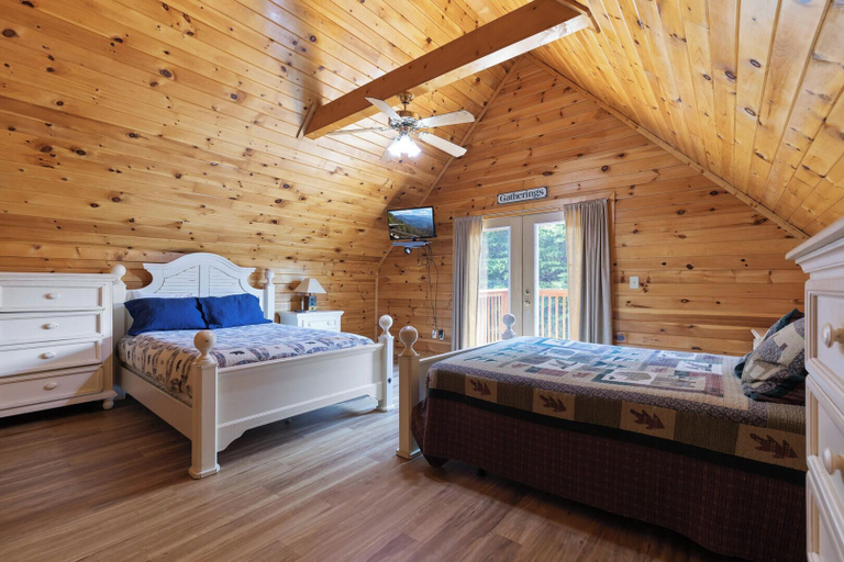 Bedroom 3, Three Bears, Sevier
