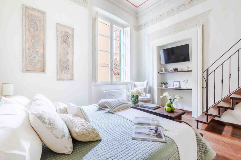 Bedroom 5, Orsucci Palace in Lucca, Lucca