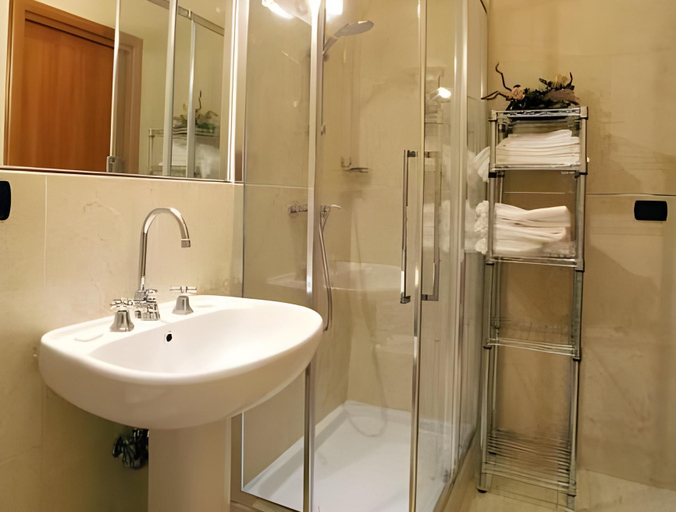 Bathroom 4, Hotel Coluccini, Lucca